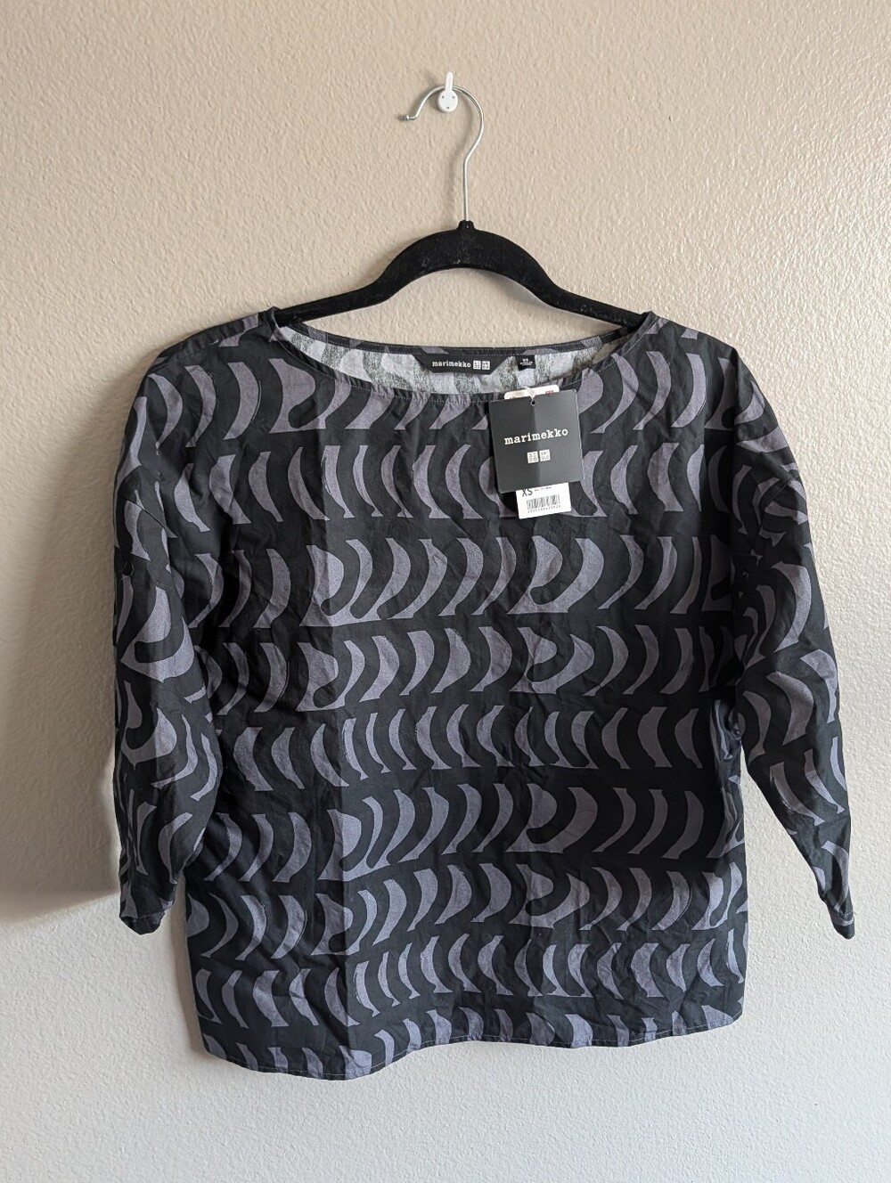NWT Uniqlo x Marimekko Black Gray Graphic Print Boatneck 3/4 Sleeve Blouse Top X